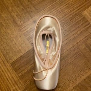 Bloch Aspiration child size pointe shoes size 5 C